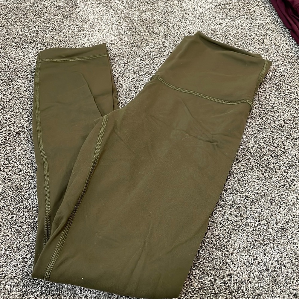 Lululemon full on luon wunder under leggings. 25 in length.